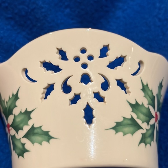NWT Lenox Small Pierced Bowl with Holly Leaves & Berries Holiday Dimension - Picture 6 of 12